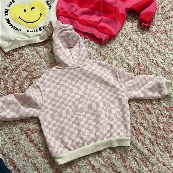 Pack of 4 - Trendy 3T sweatshirts - barely worn - Picture 5 of 9